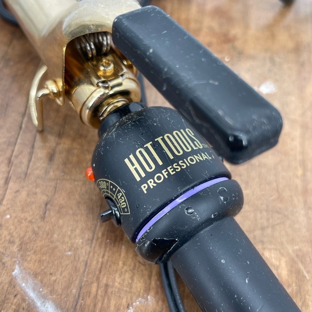 Hot Tools Professional Black and Gold Curling Iron - Picture 2 of 6